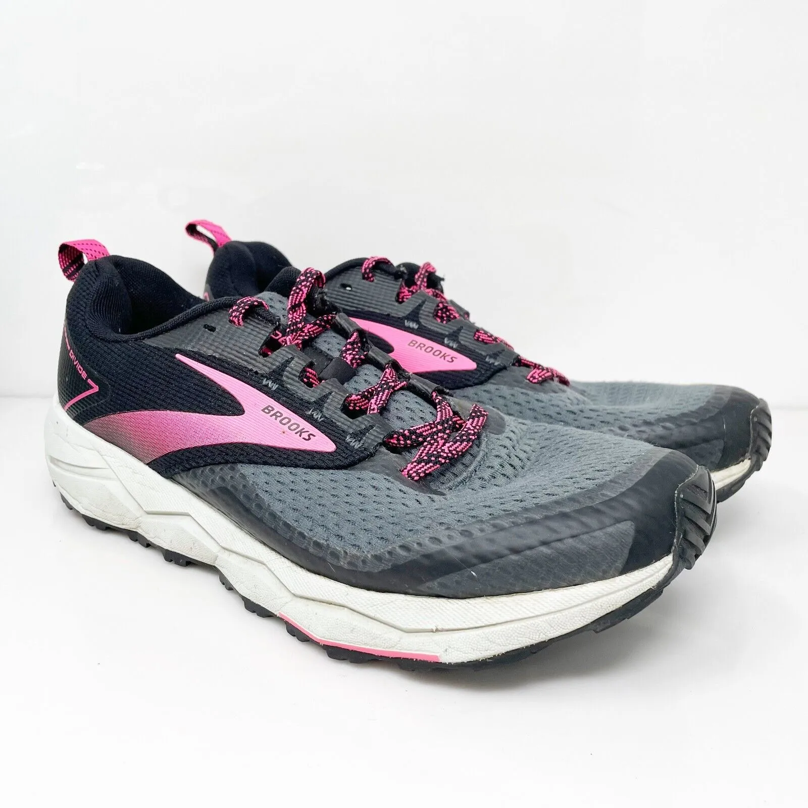 Brooks Womens Divide 2 1203421B069 Gray Running Shoes Sneakers Size 11 B