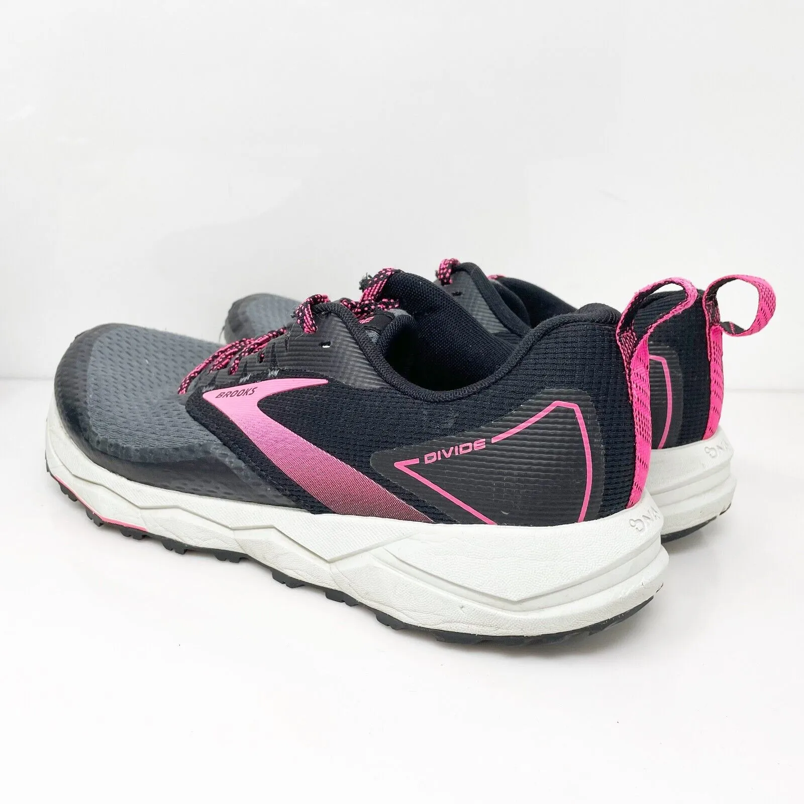 Brooks Womens Divide 2 1203421B069 Gray Running Shoes Sneakers Size 11 B