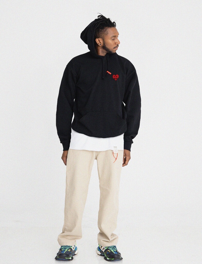 GRAVER  |[GRAVER]★HEART SMILE EMBROIDERY HOODIE