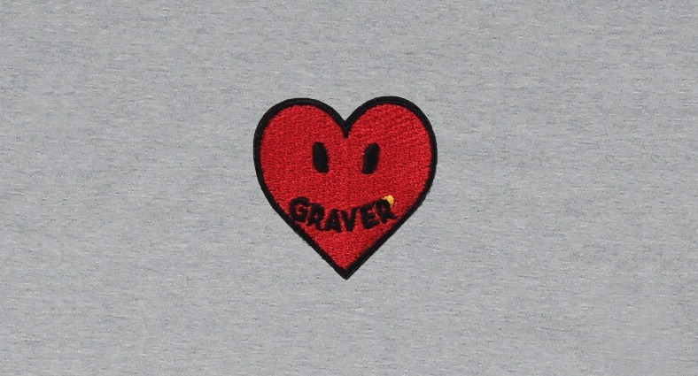 GRAVER  |[GRAVER]★HEART SMILE EMBROIDERY HOODIE