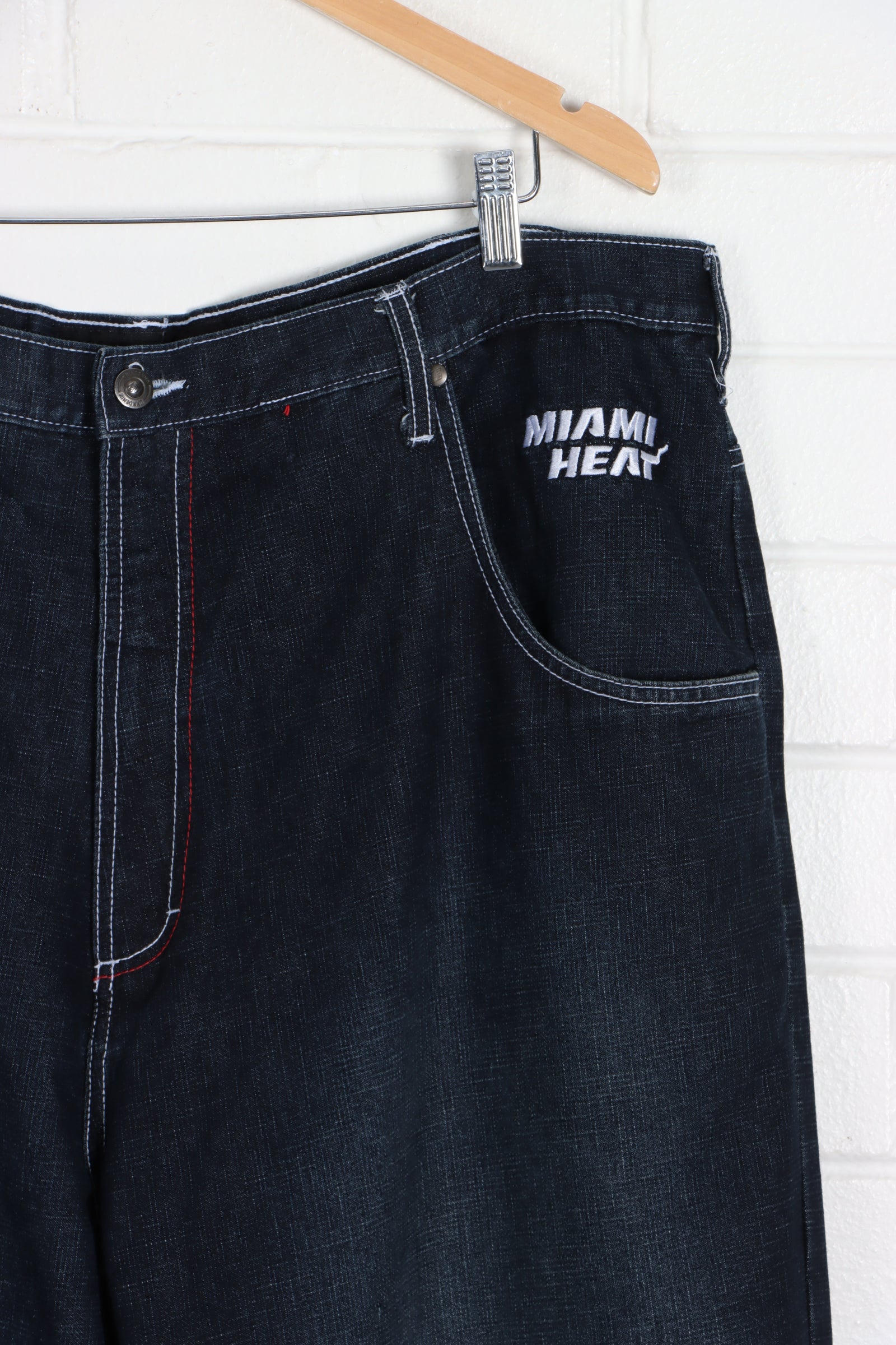 NBA UNK Miami Heat Embroidered Y2K Jeans (40)