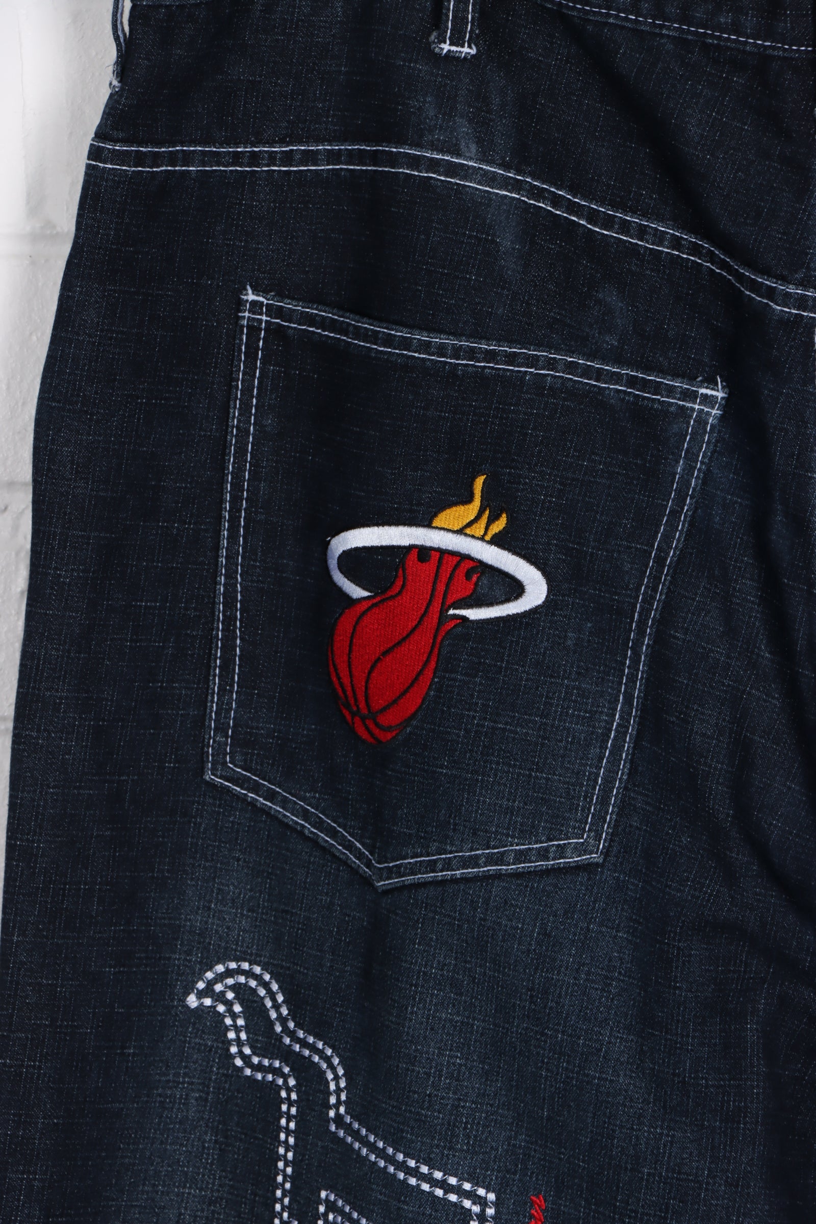 NBA UNK Miami Heat Embroidered Y2K Jeans (40)